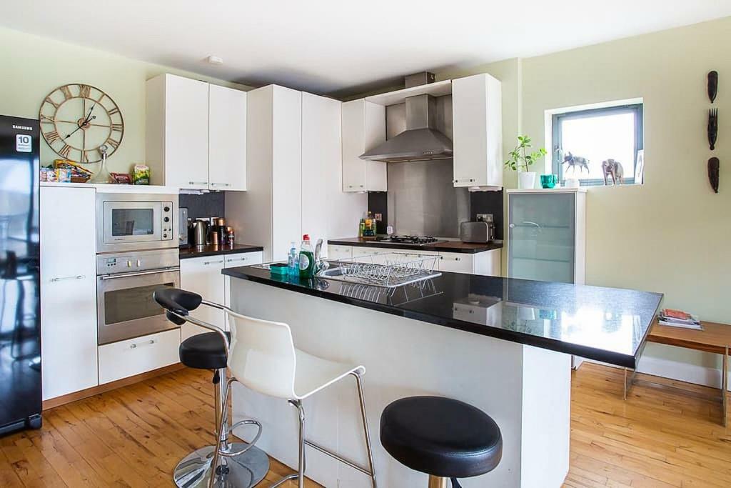 Spacious Belfast City Centre Duplex Apartment Exterior foto